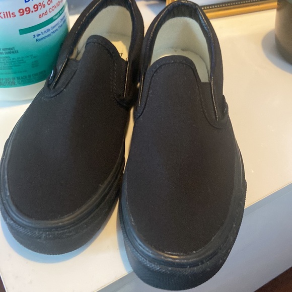Slip on vans size 3.5 - Picture 2 of 3